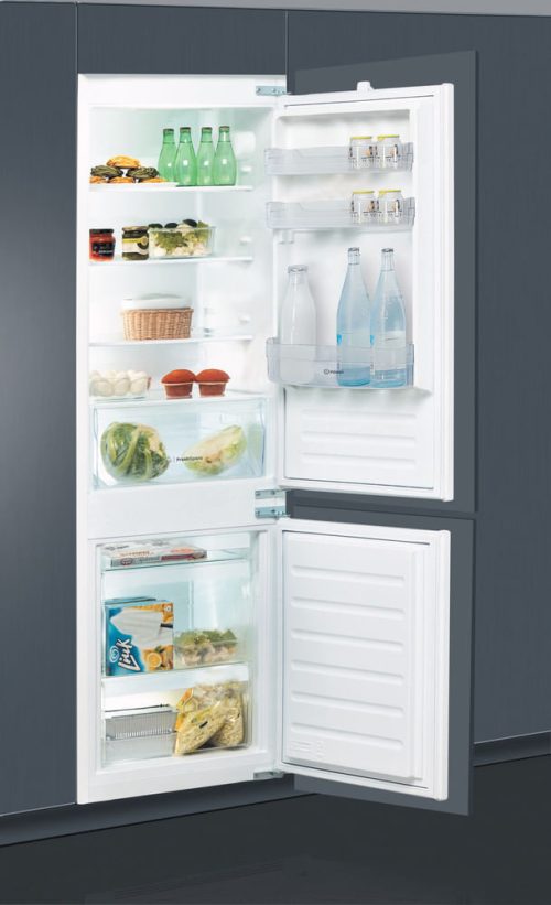 Indesit B 18 A1 D/I 1 ,COMBINATO Altezza 177 CM. Classe energetica A+, Statico con Less Frost nel congelatore, Capacità Totale Netta 273 L (194 L Frigo + 79 L Freezer), dimensioni prodotto 177x54x54,5 cm. Display Elettronico.,Classe energetica nuova  F